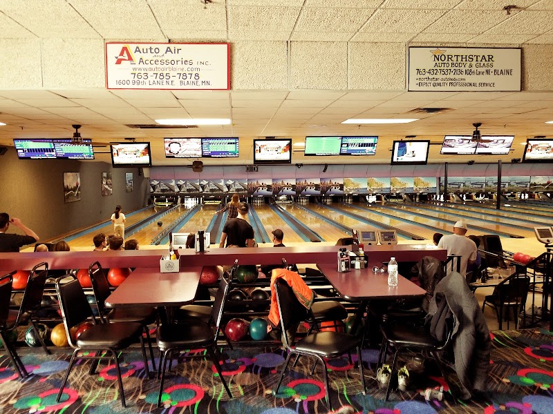 Blainbrook Entertainment Center — Bowling Alley in Blaine