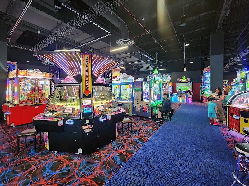 Round1 Bowling & Arcade Broadway Commons — Amusement Center in Hicksville