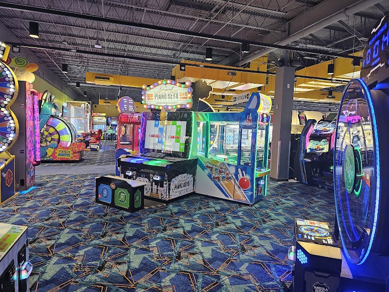 Round1 Bowling & Arcade North Star Mall — Amusement Center in San Antonio